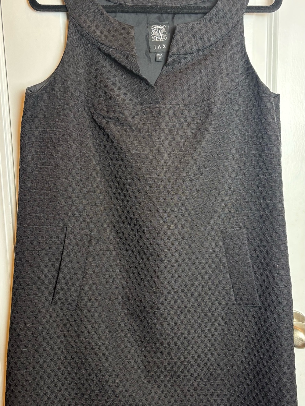 JAX Black Textured Jacquard Shift Dress Sz 12 Sleeveless Pockets Career Cocktail